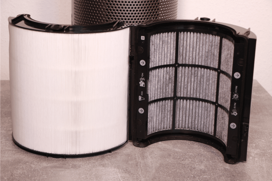 Die zwei 180 Grad gerundeten Filtereinheiten vom Dyson Purifier Cool Autoreact TP7A bestehen aus HEPA H13 und Aktivkohlefilter